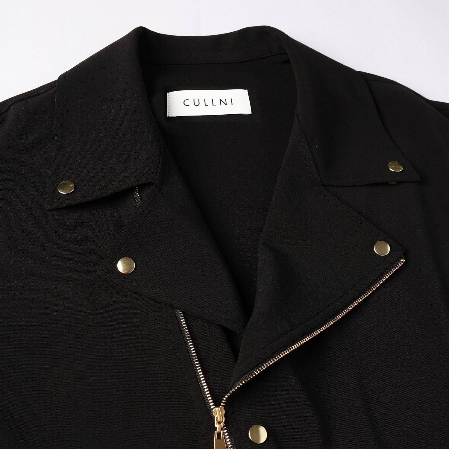 トップス CULLNI 21-SS-039 BLACK/1(S) 有名ブランド【CULLNI/クルニ】よりアシンメトリーVネックサイド