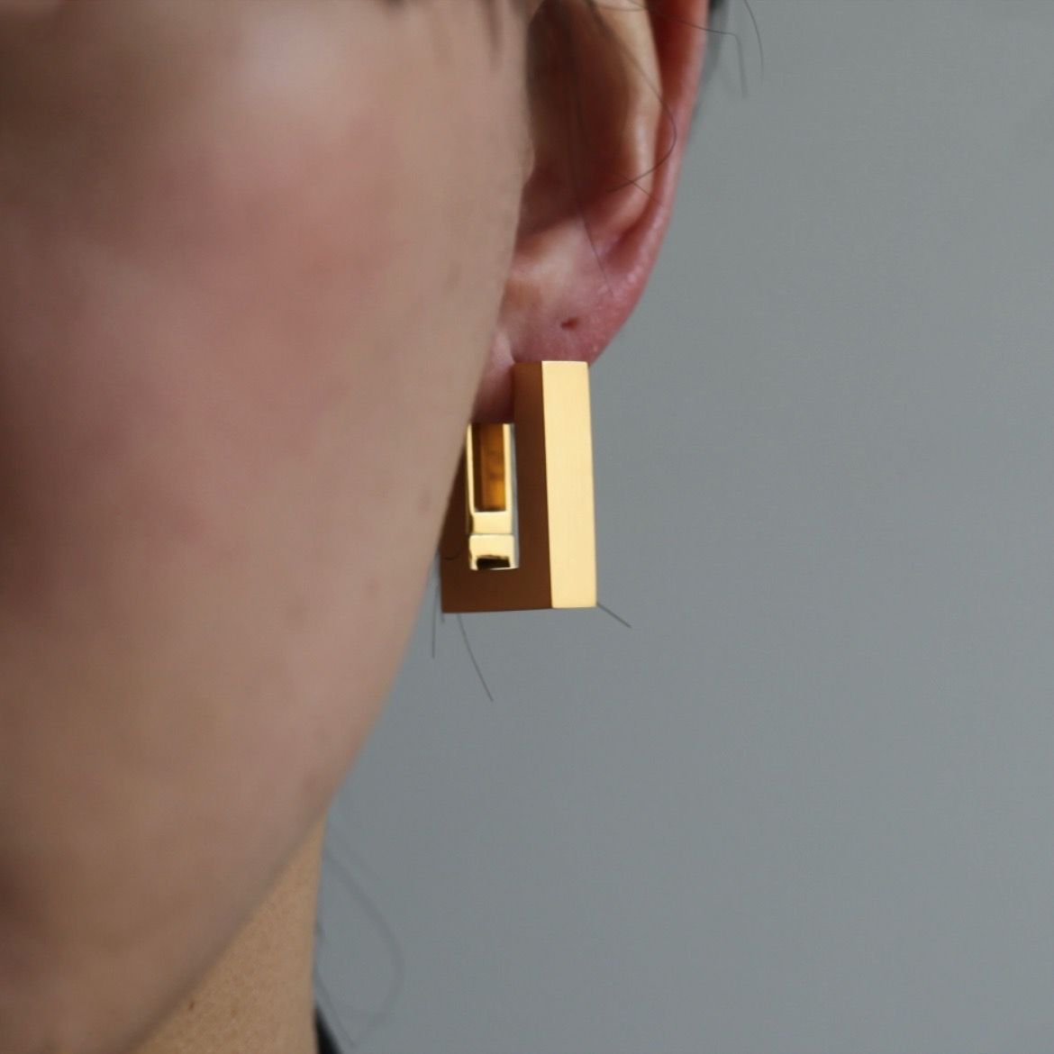 【Tom Wood】トムウッド スクエアフープサテンスモールピアス Square Hoops Satin Small Gold - Tom Wood Project Official