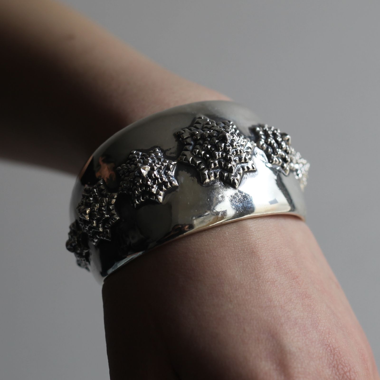 【お取り寄せ注文可能】Flower E Bangle(SILVER)
