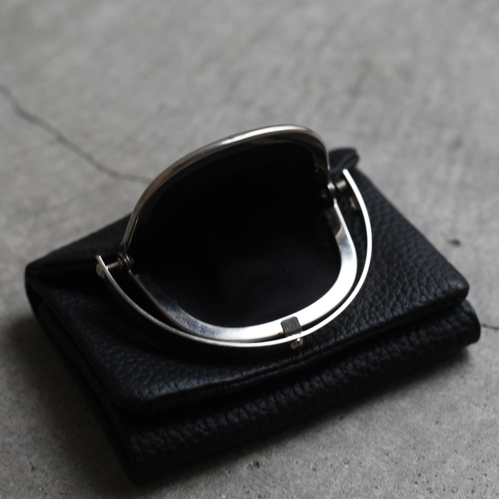 【残り一点】Frame Trifold Wallet(ODD_COW)