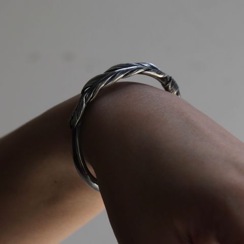 【残りわずか】Single Feather Bangle(SILVER)