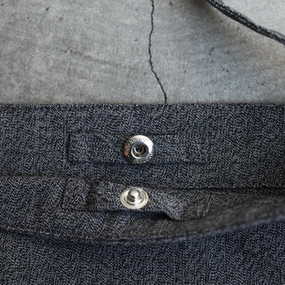 【残りわずか】Researcher Bag Medium(B&W)