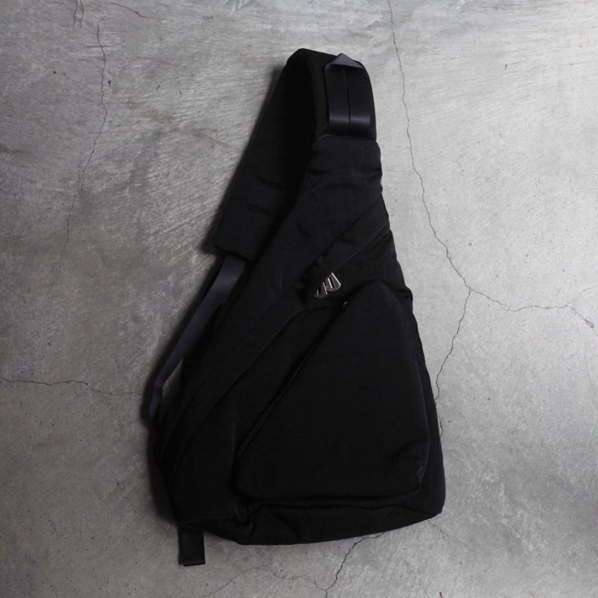 【残り一点】Annie Puffer Sling Bag(CERATO BRIGHT)