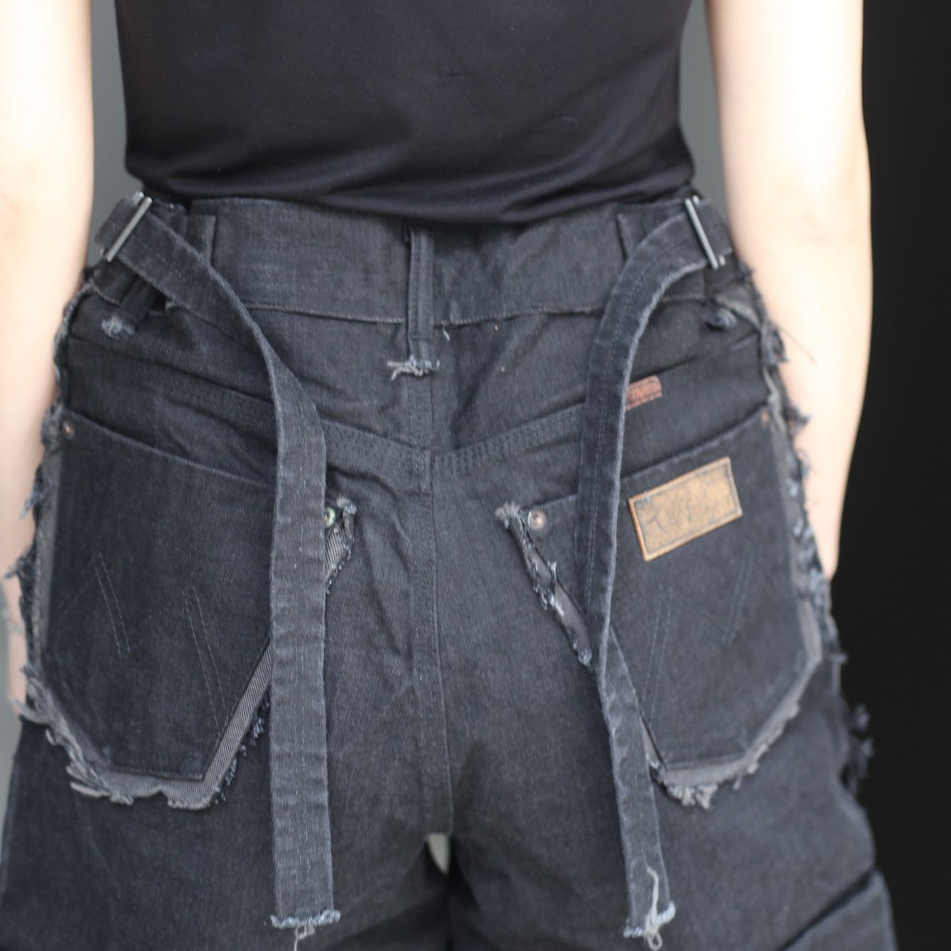 【残りわずか】Slash Seam Twist Cargo Jeans(NOIR)