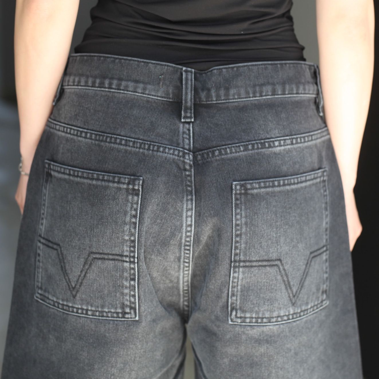 即日発送　新品タグ付　Curve Tucked Jeans short m NO MAINTENANCE - 【残り一点】Light Wash Wide Leg Denim