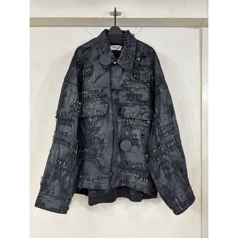 【残り一点】Crack Paint Safety Pin Denim Jacket