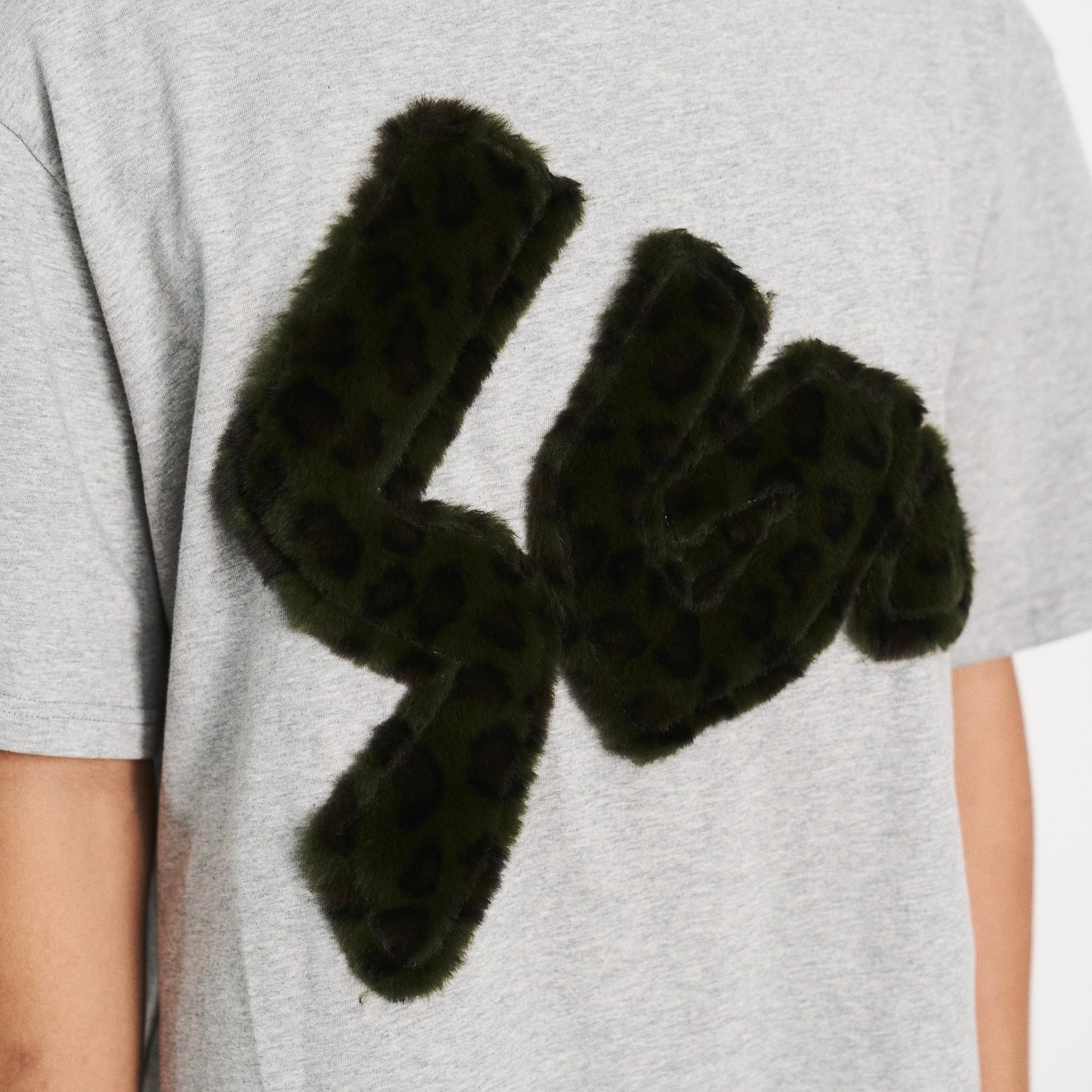 【残り一点】Faux Fur Patch Tee
