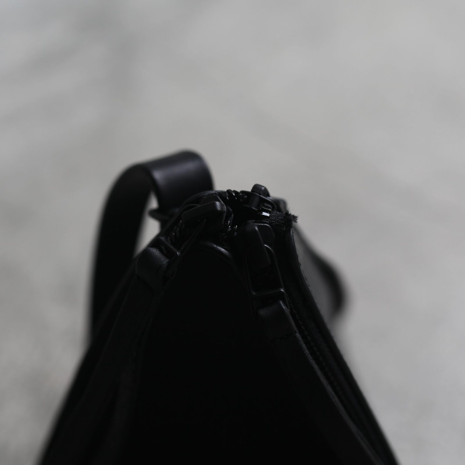 【お取り寄せ注文可能】Triangular Prism Bag
