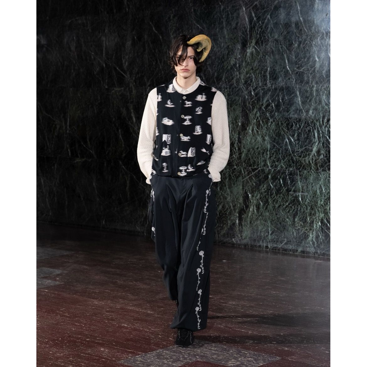 【残り一点】Hi Baggy With Embroidery