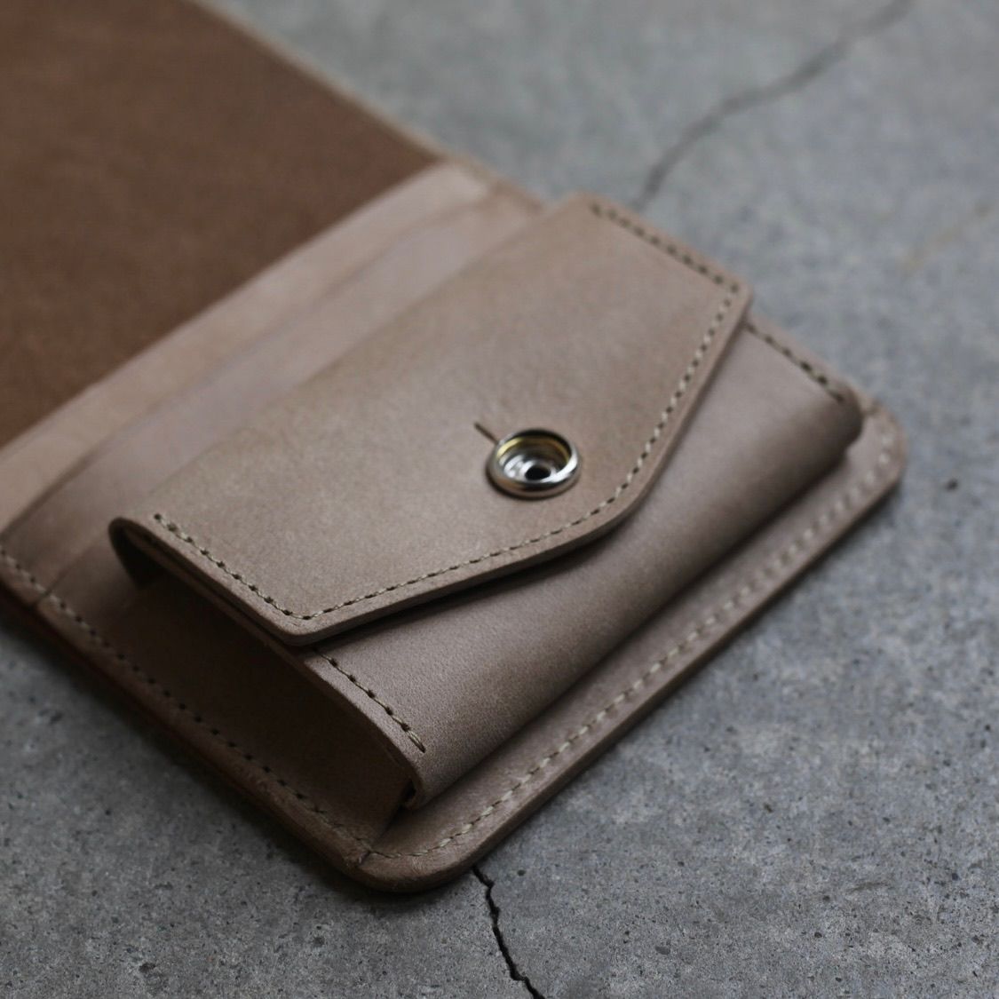 【再販売通知受付可能】Vertical Wallet(IVORY)