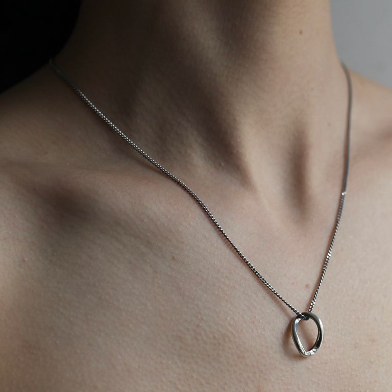 ※本商品のチェーンはステンレス素材となります。画像のチェーンはシルバー素材となっております。(詳細はこちらをチェック)