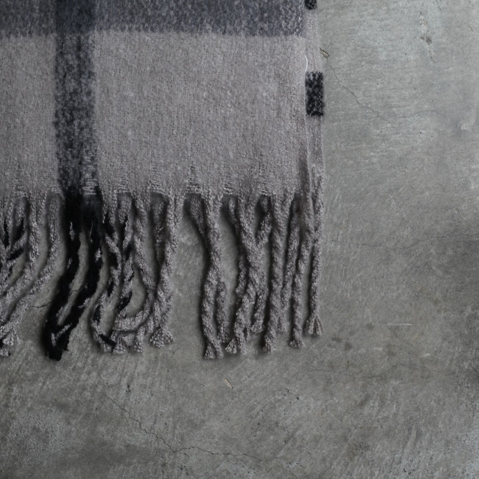 【残り一点】Barbour Isla Tartan Boucle Scarf