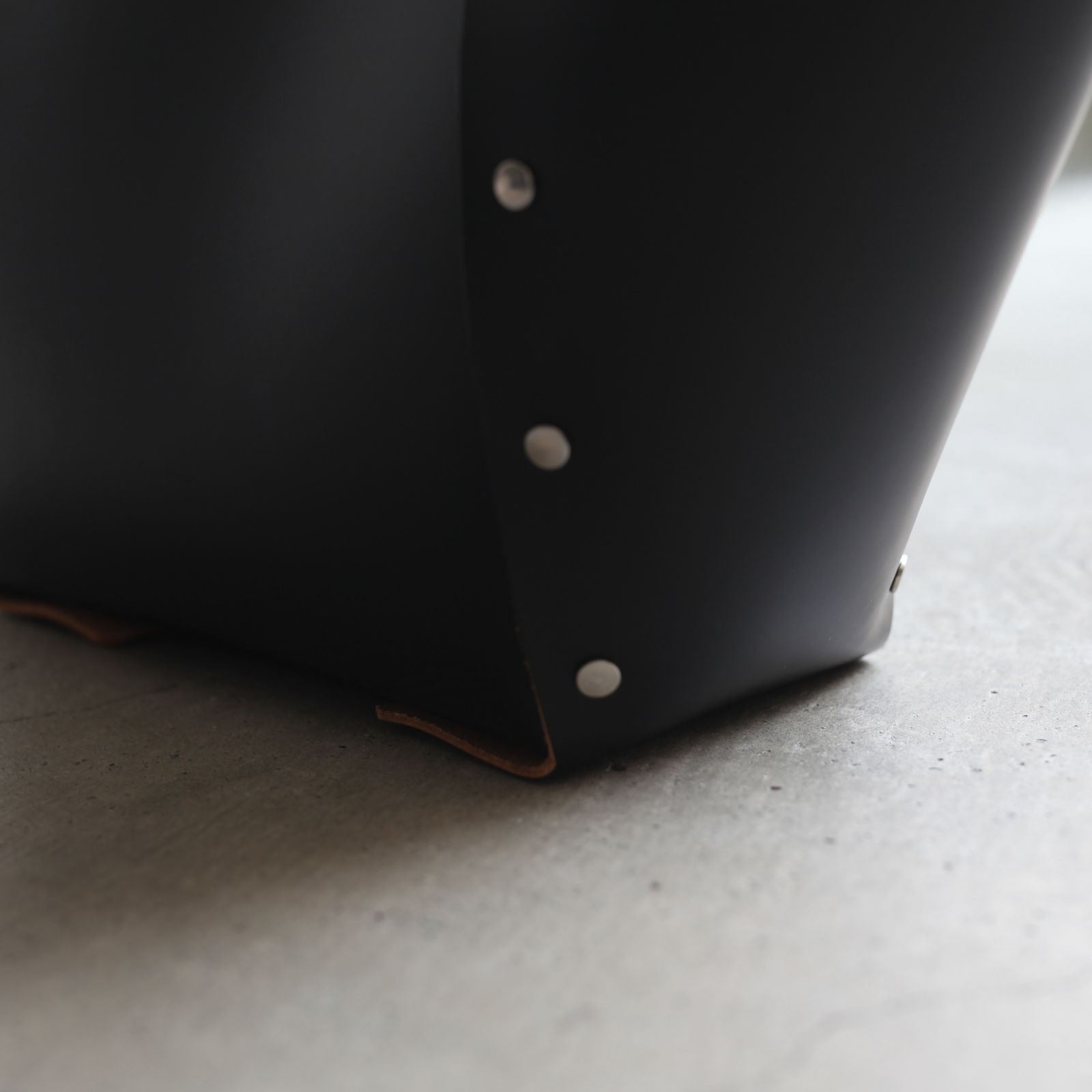 【残りわずか】Assemble Hand Bag Wide_M(BLACK)