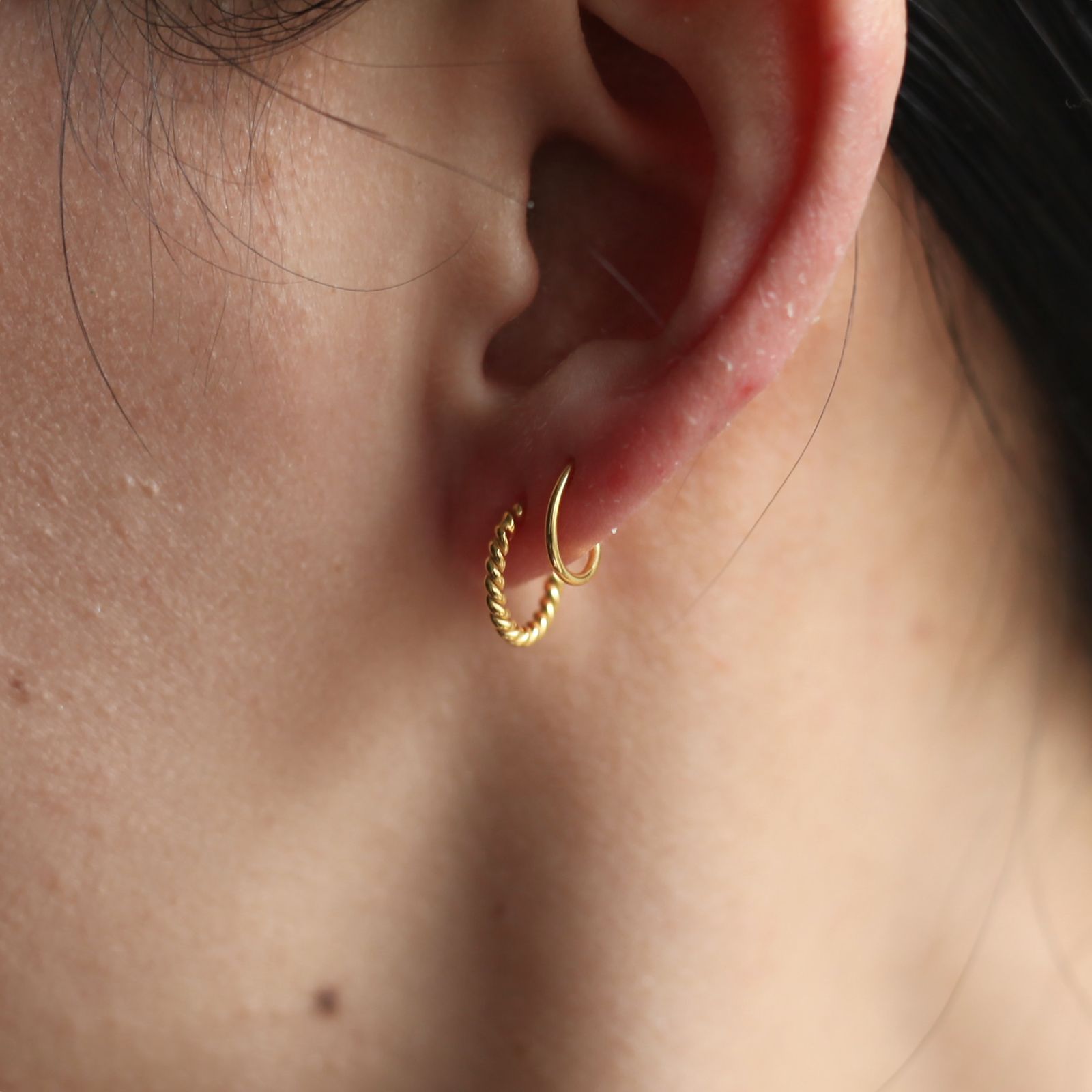 MARIA BLACK - 【残り一点】Sofia Twirl Earring 左耳用(GOLD) | ACRMTSM ONLINE STORE