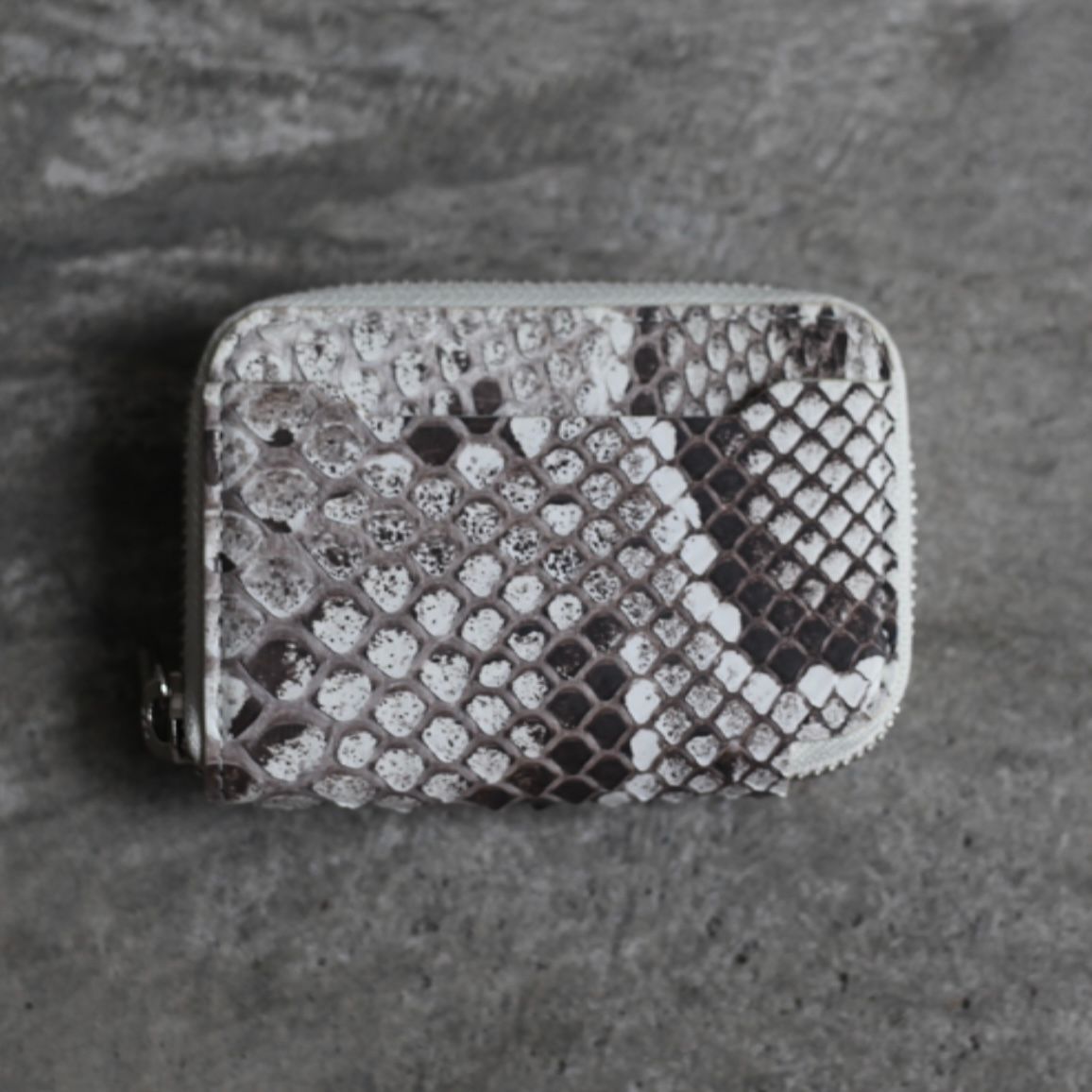 【再販売通知受付可能】Cristy Coin Card WLT(MOLURUS)