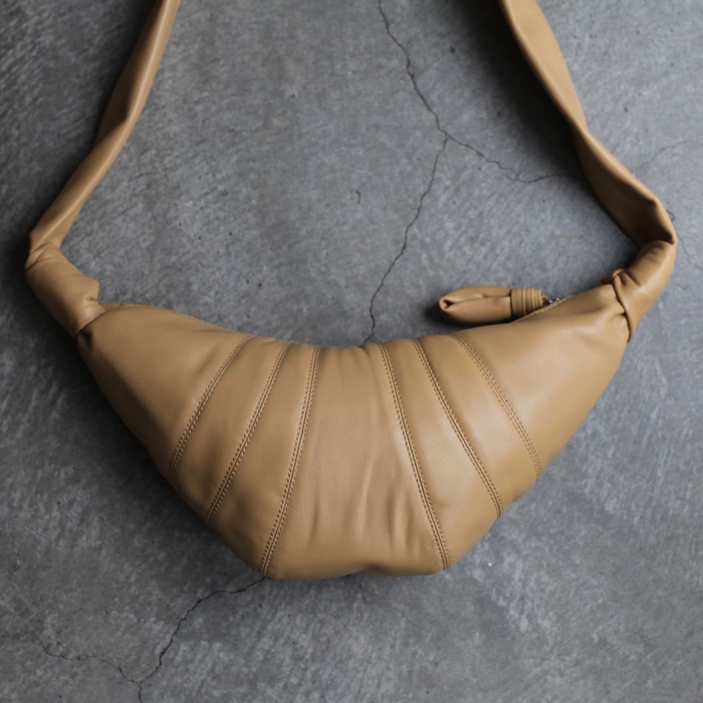 LEMAIRE - 【残りわずか】Small Croissant Bag(LAMB LEATHER) | ACRMTSM ONLINE STORE