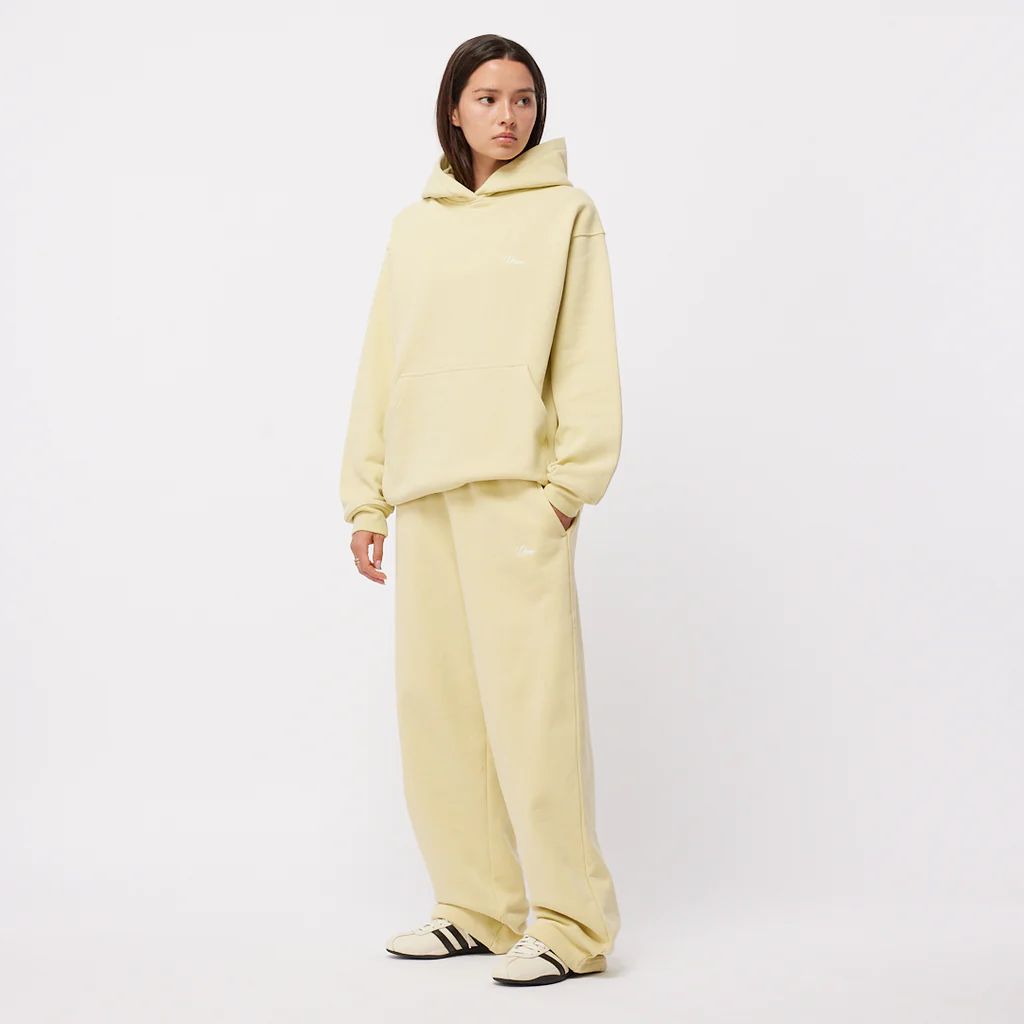 【残りわずか】Cursive Small Logo Hoodie