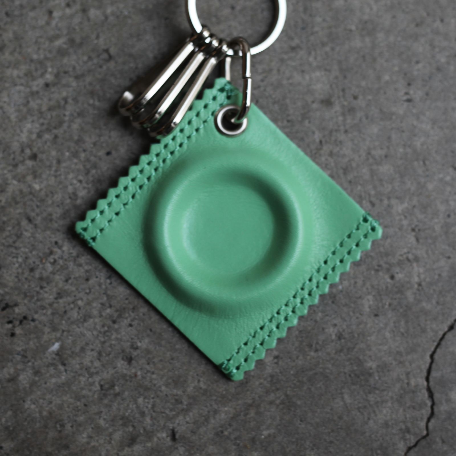 【残りわずか】Leather Condom Keyring(MINT GREEN)