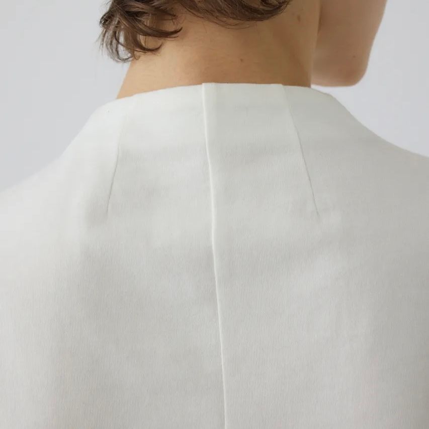 【残り一点】Neck Darts Cut Long T/SH