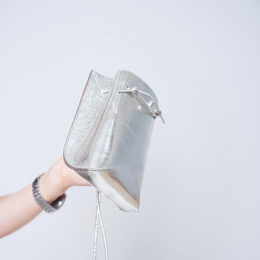 【残りわずか】Metallic String Pouch