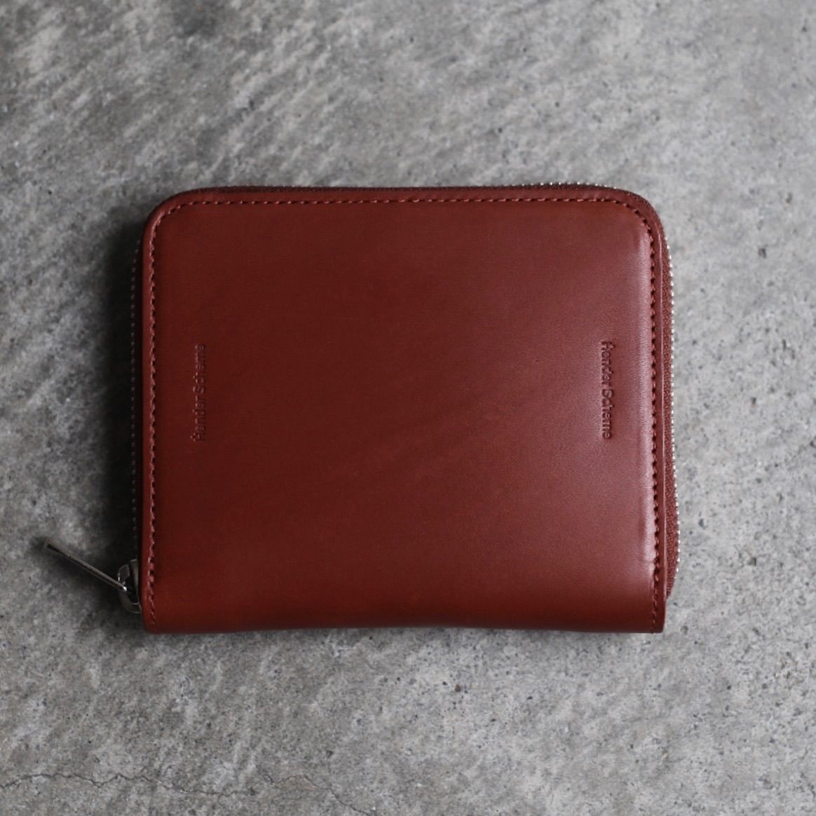 【再販売通知受付可能】Square Zip Purse(BROWN)
