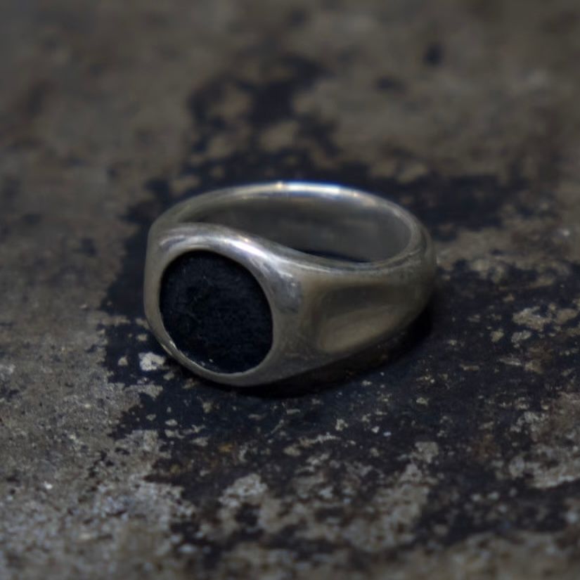 【お取り寄せ注文可能】Leather Jewel Ring