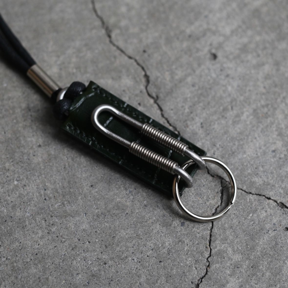 【残り一点】Spring Clip Neck Holder(CLIX_CROCO GRAIN)