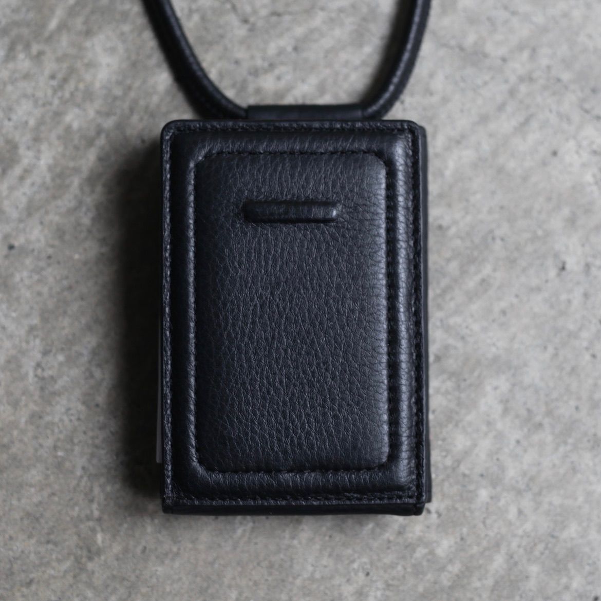 【objects.io】ウォレットストラップ zipwallet_BLK_front_a79e8882-