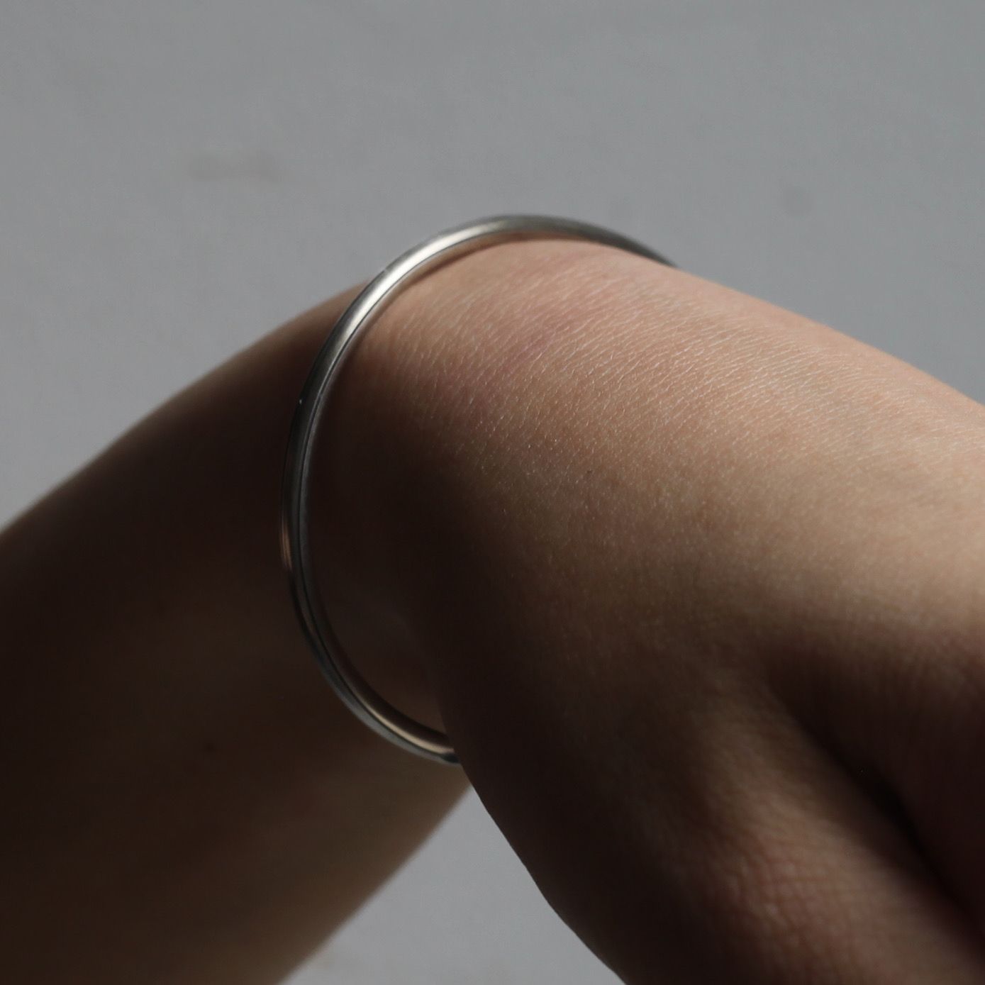 【再販売通知受付可能】Bangle Side Hook Groove