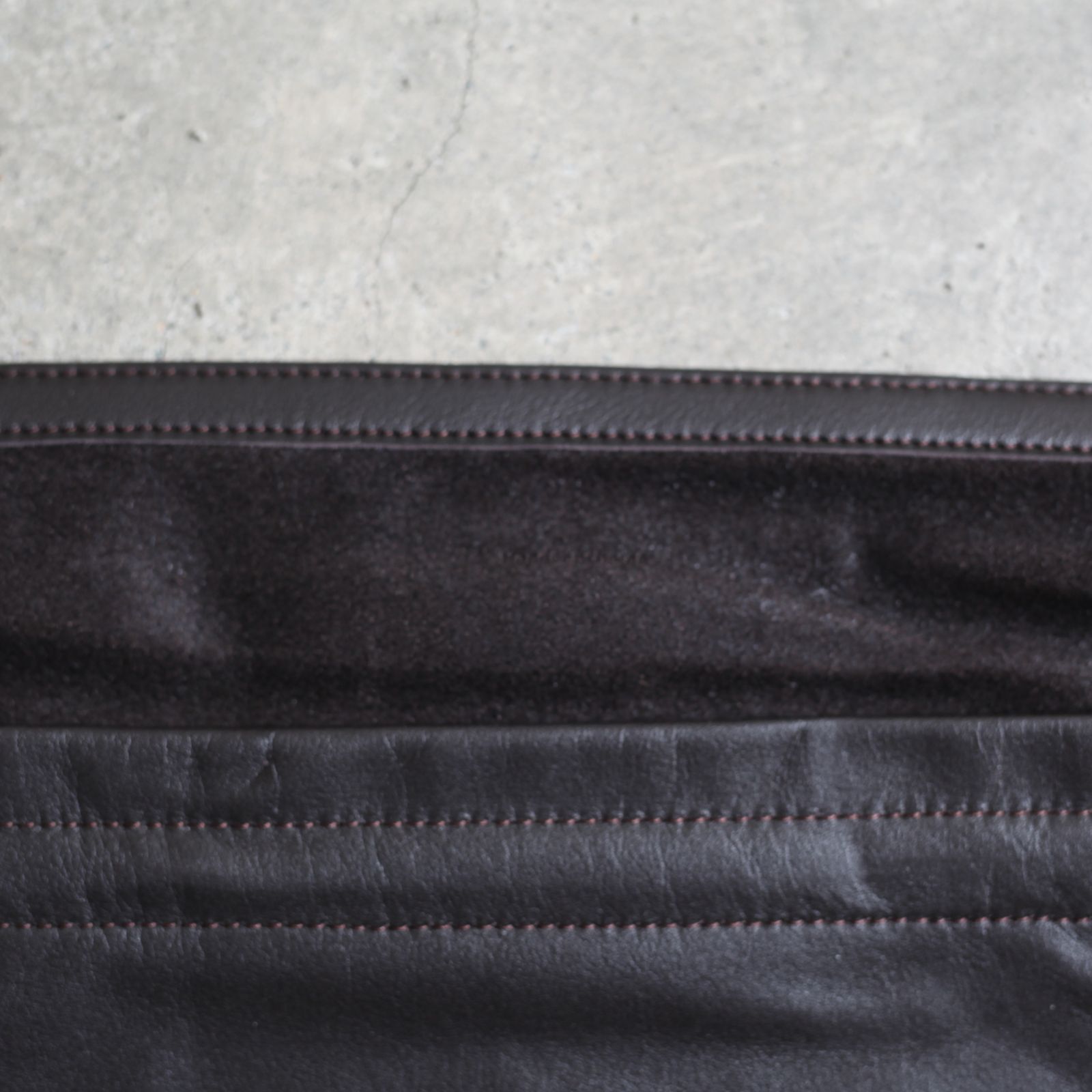 【残りわずか】Cow Red Cross Bag Small(CHOCO)
