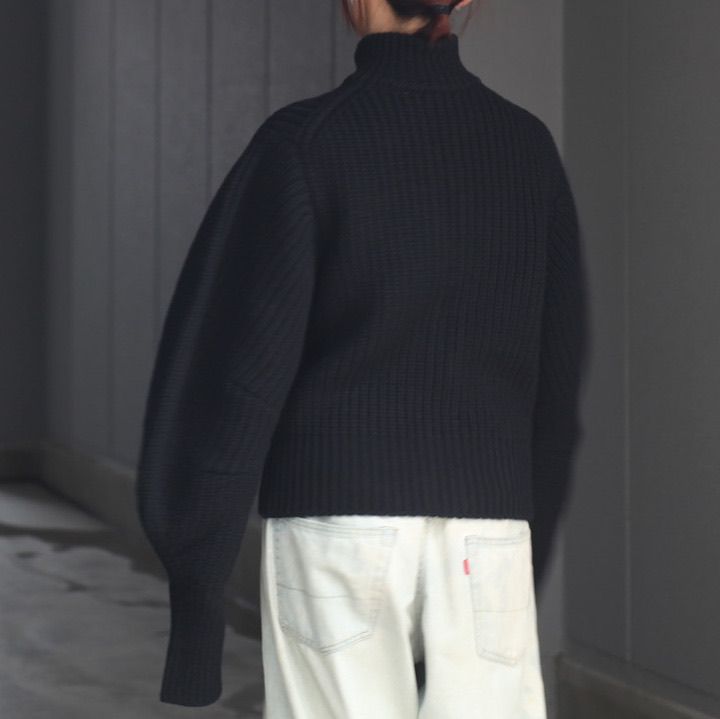 【残り一点】Ribed Massive Rounded Sleeve Zip-Up Knit Jacket