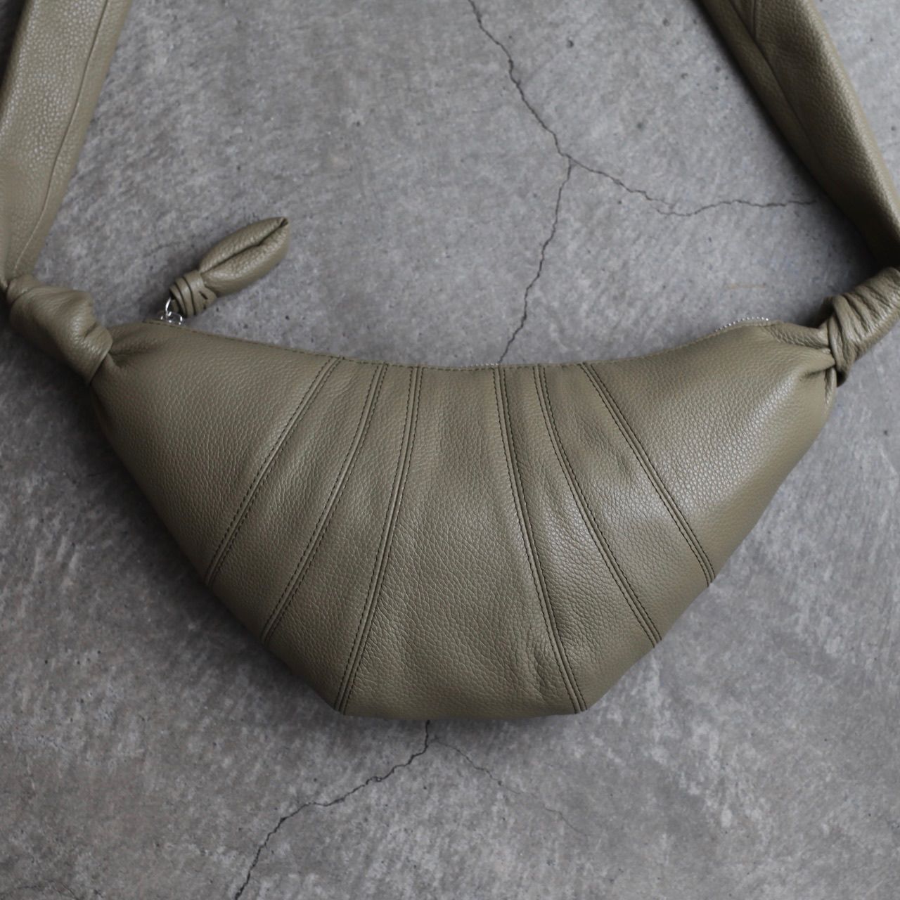 【残りわずか】Small Croissant Bag(COW LEATHER)