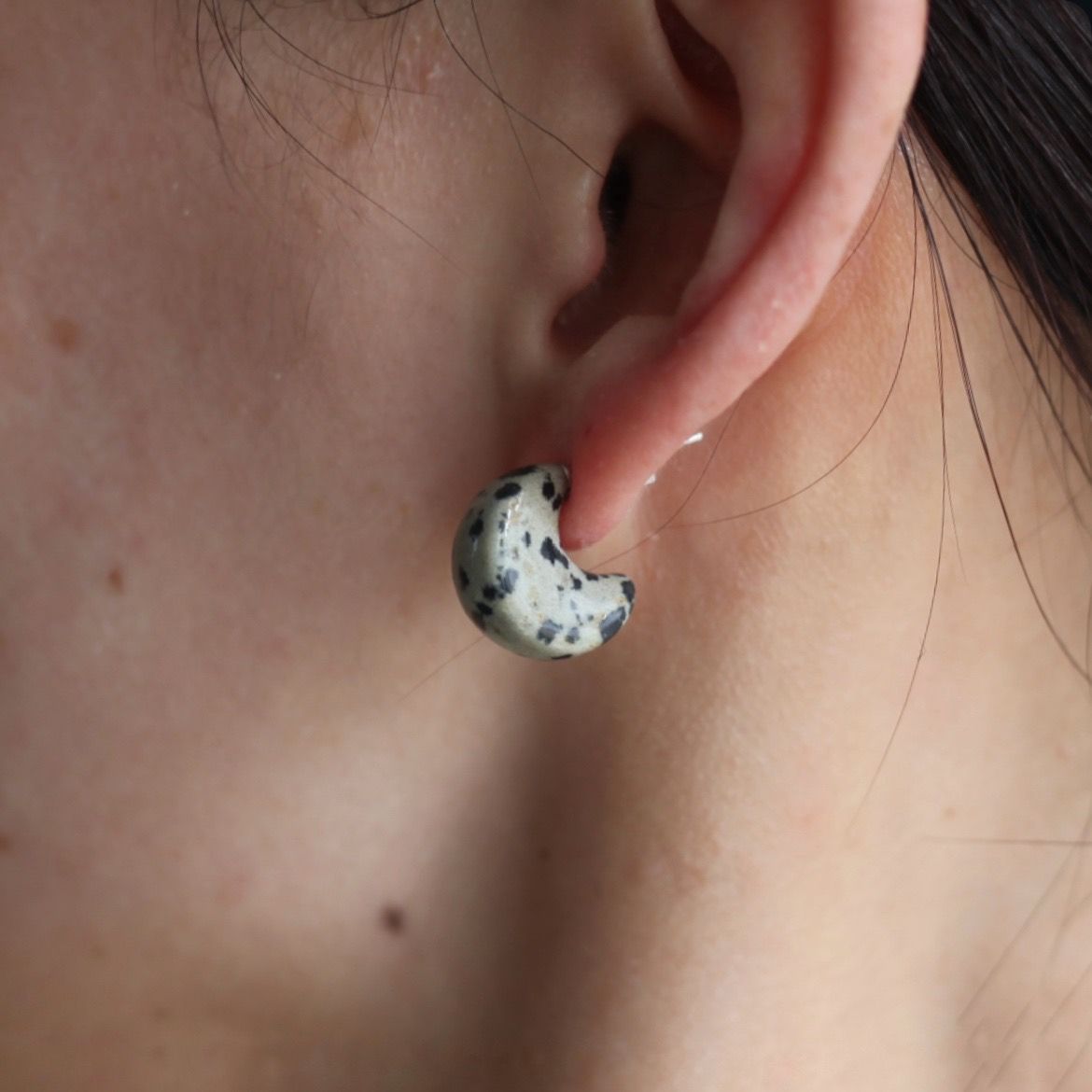 【お取り寄せ注文可能】How Raw Stone Moon Hoop Earrings(両耳用）