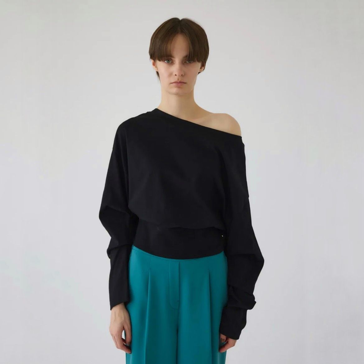 【残り一点】Sleeve Tuck Cut Tops