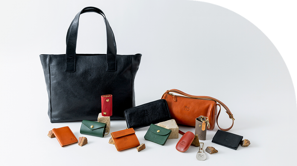 【IL BISONTE】新たな1年を飾るレザーアイテム