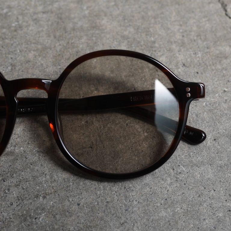レンズ : LIGHT BROWN