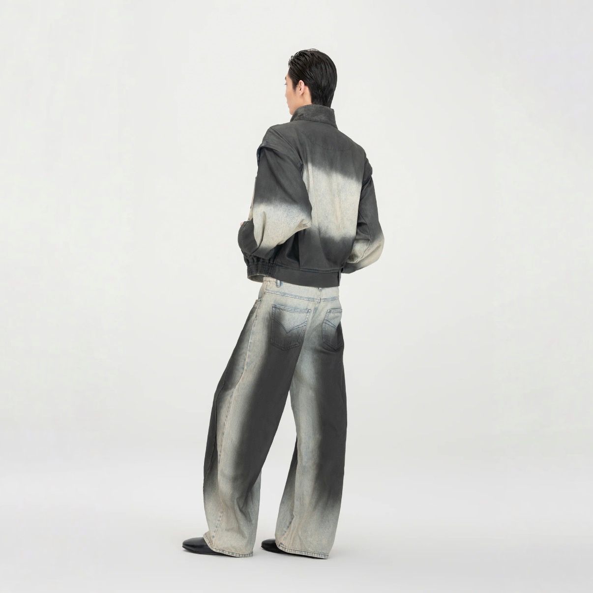 【残り一点】Blue-to-Black Vintage Ombre Jeans