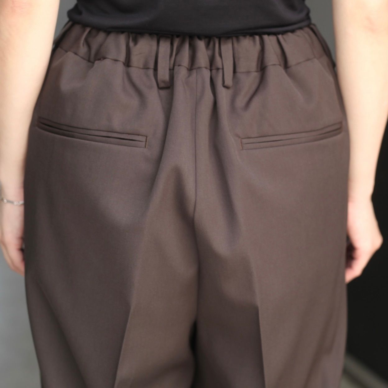 【残りわずか】Two Tuck Easy Trousers(2/90 WOOL GABARDINE)