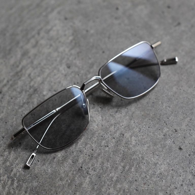 レンズ : LIGHT GREY