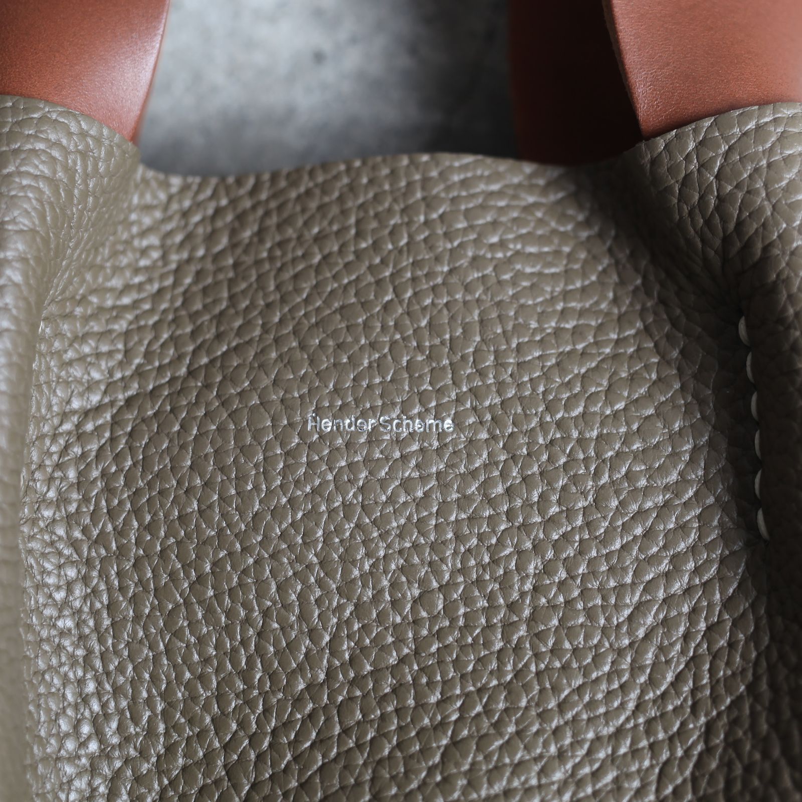 【再販売通知受付可能】Piano Bag Medium(TAUPE)