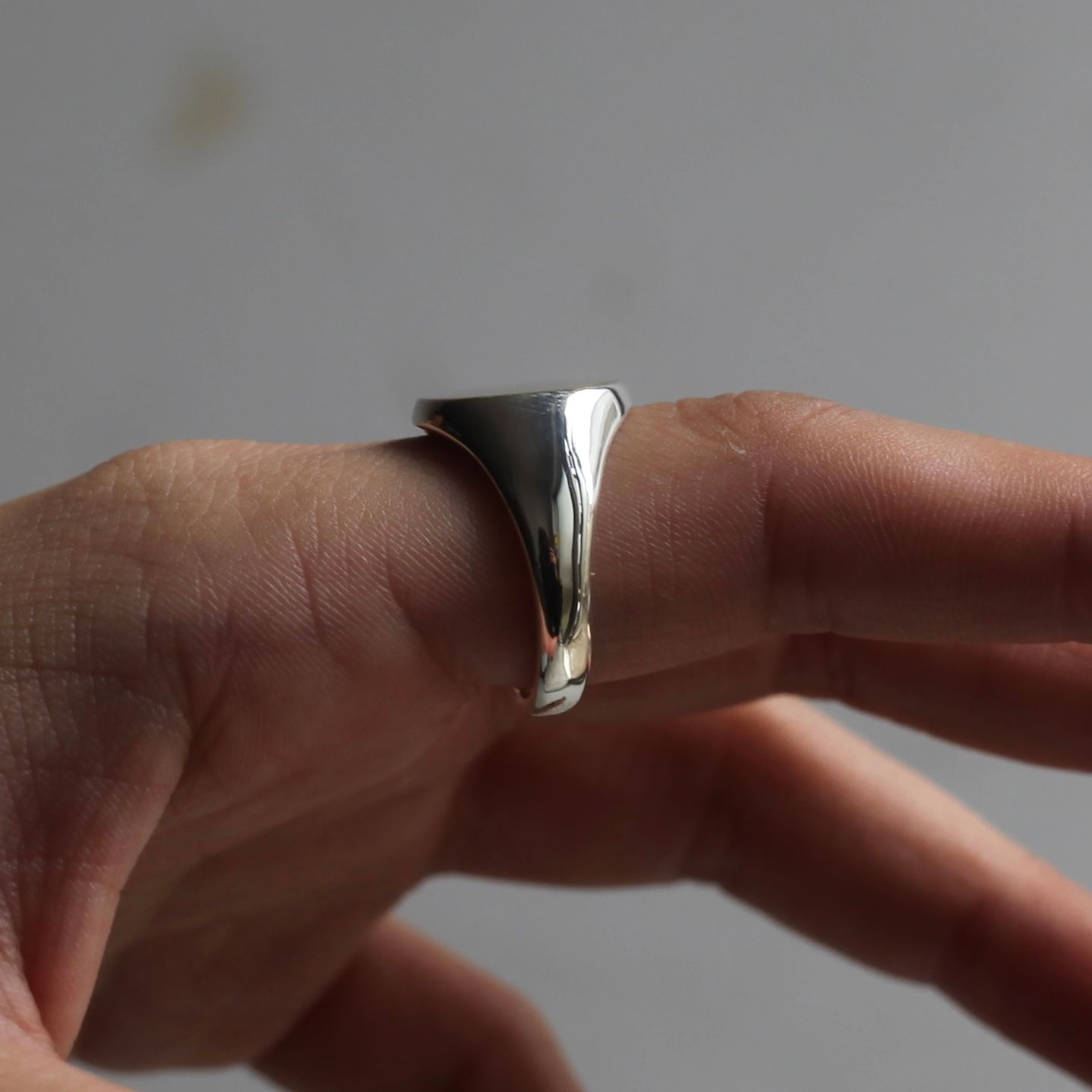 【お取り寄せ注文可能】Oval Sygnet Ring(WHITE)