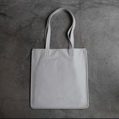 【残り一点】フラットレザートート(OFF WHITE)