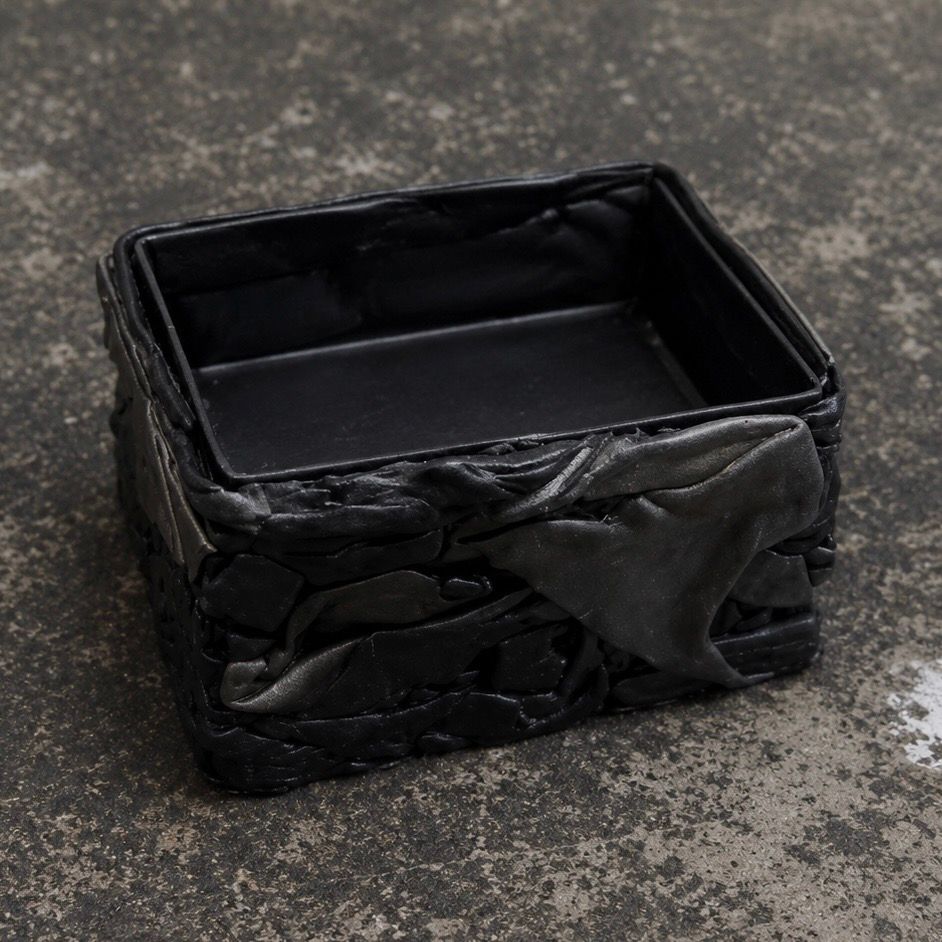 【お取り寄せ注文可能】Revive Leather Square Ash Tray
