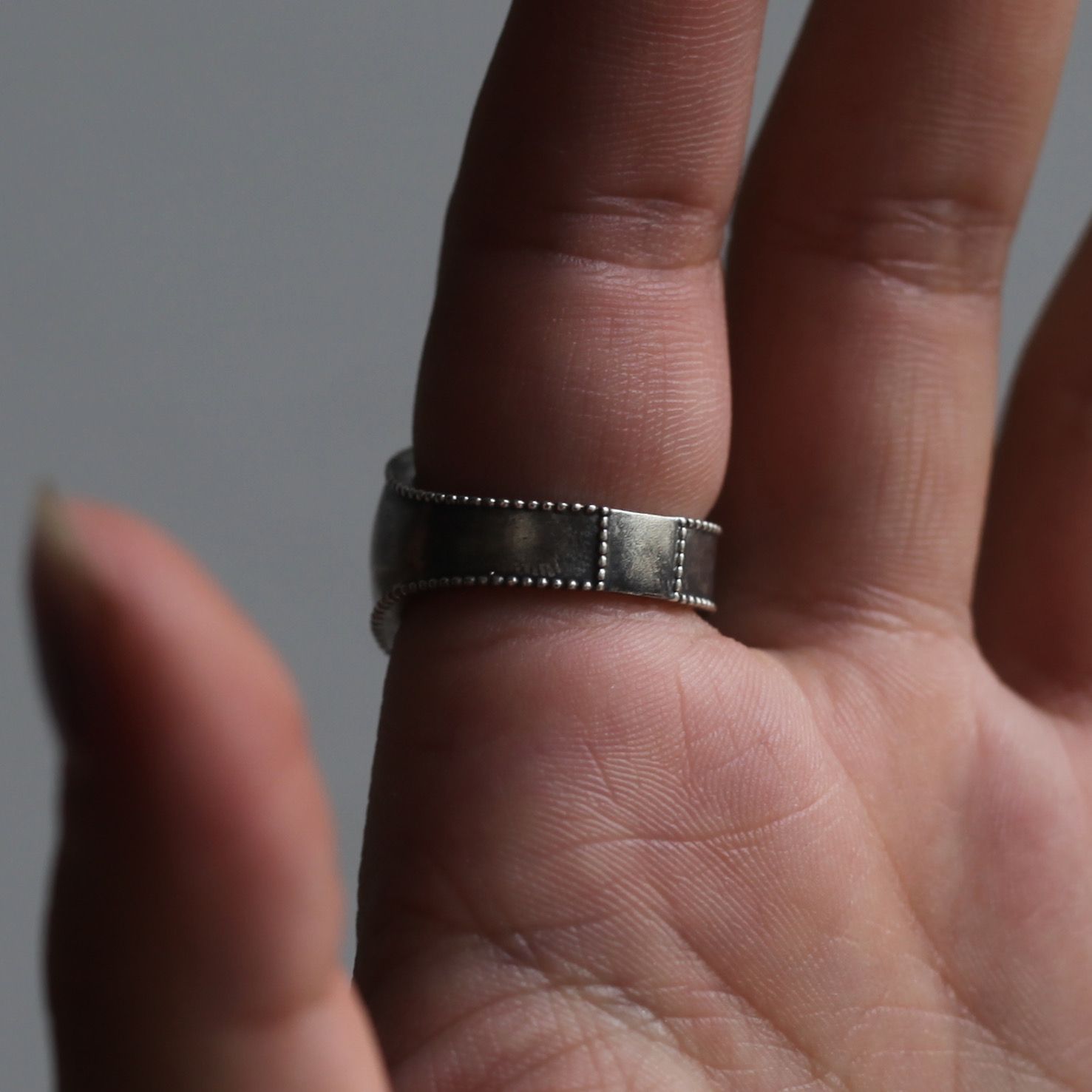 【お取り寄せ注文可能】Signet Ring(燻し加工)