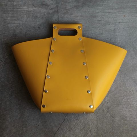 【残り一点】Assemble Pyramid Bag_M(YELLOW)
