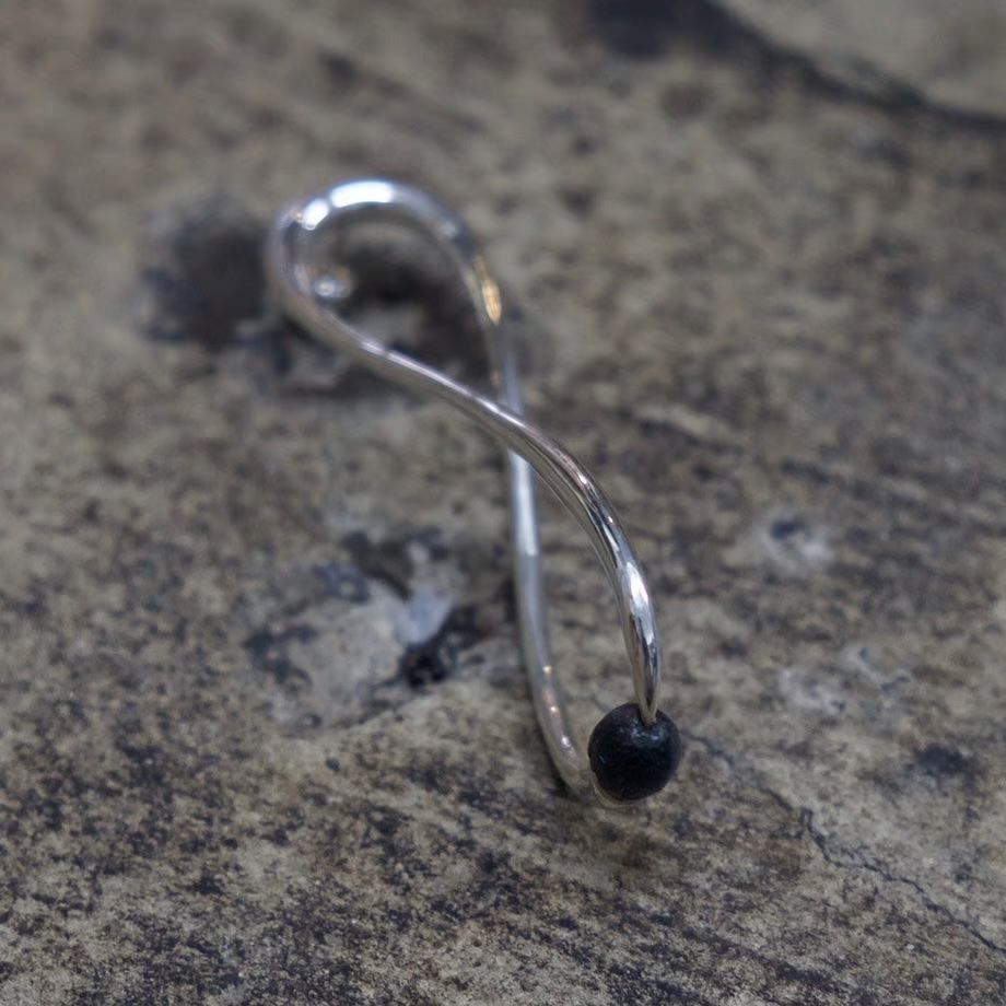 【お取り寄せ注文可能】Leather Jewel Twist Earring