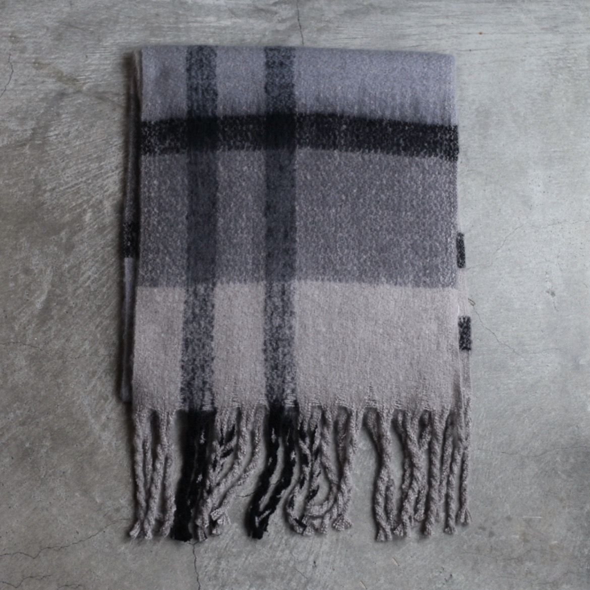 【残り一点】Barbour Isla Tartan Boucle Scarf