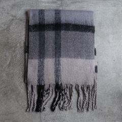 【残り一点】Barbour Isla Tartan Boucle Scarf