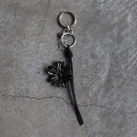 【残りわずか】Black Liliy Keyring