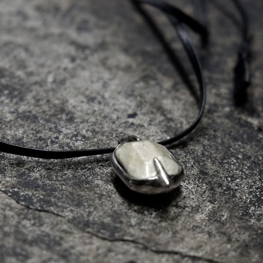 【お取り寄せ注文可能】Pig Stone Necklace